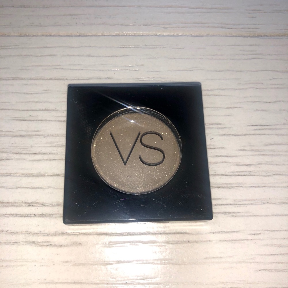 🌷3/$20 VS COLOR SHADOW IN “GLAM IT UP”